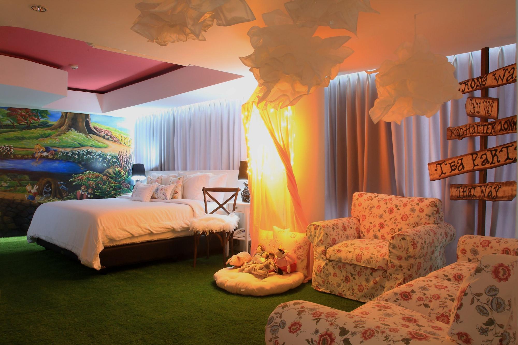 Berry Glee Thematic Hotel Kuta Lombok Extérieur photo