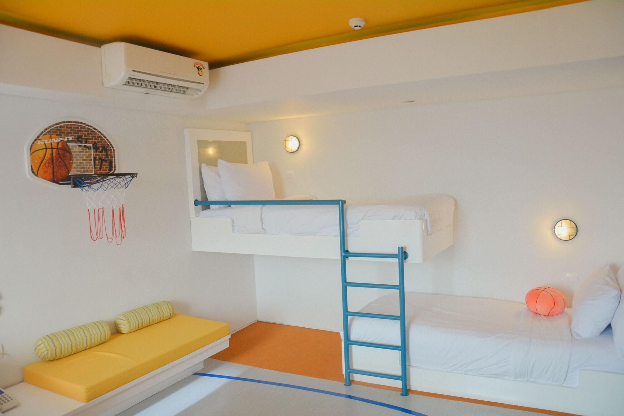 Berry Glee Thematic Hotel Kuta Lombok Extérieur photo