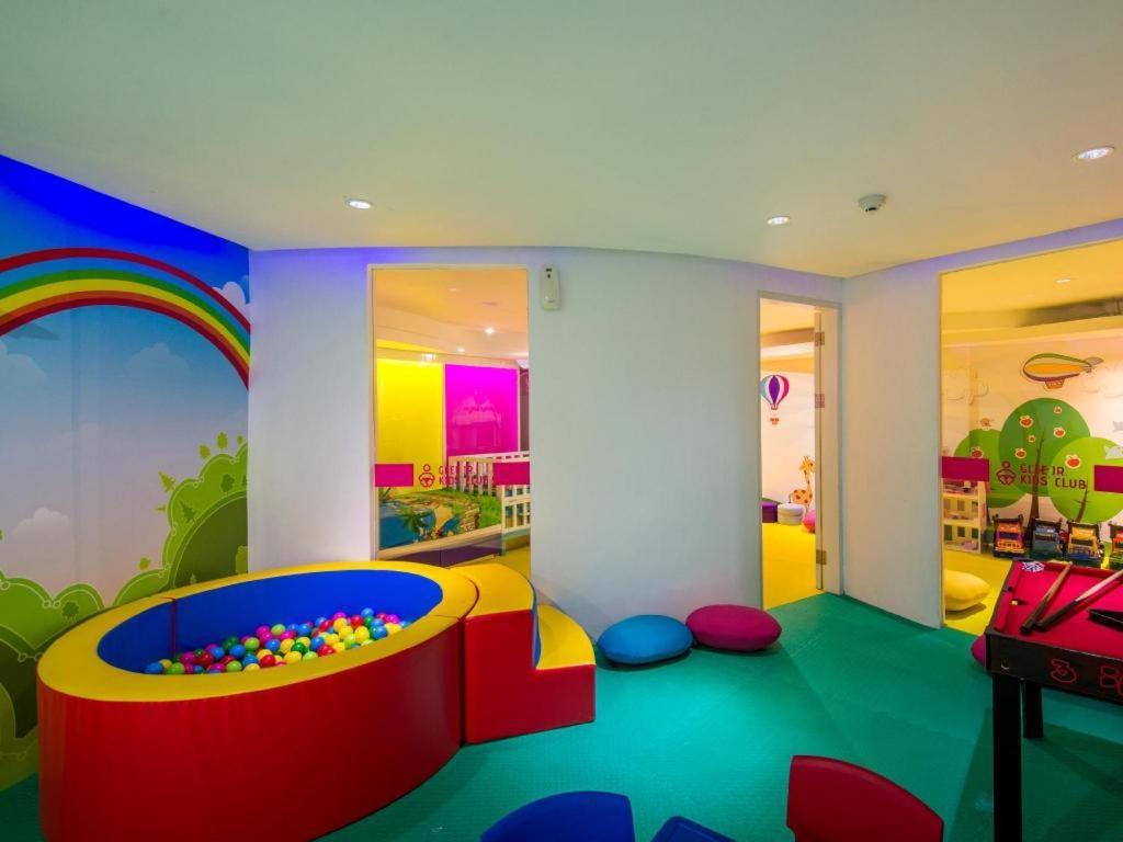 Berry Glee Thematic Hotel Kuta Lombok Extérieur photo